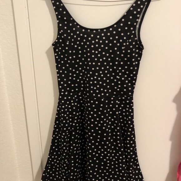 Tops and dresses. - Picture 2 of 6